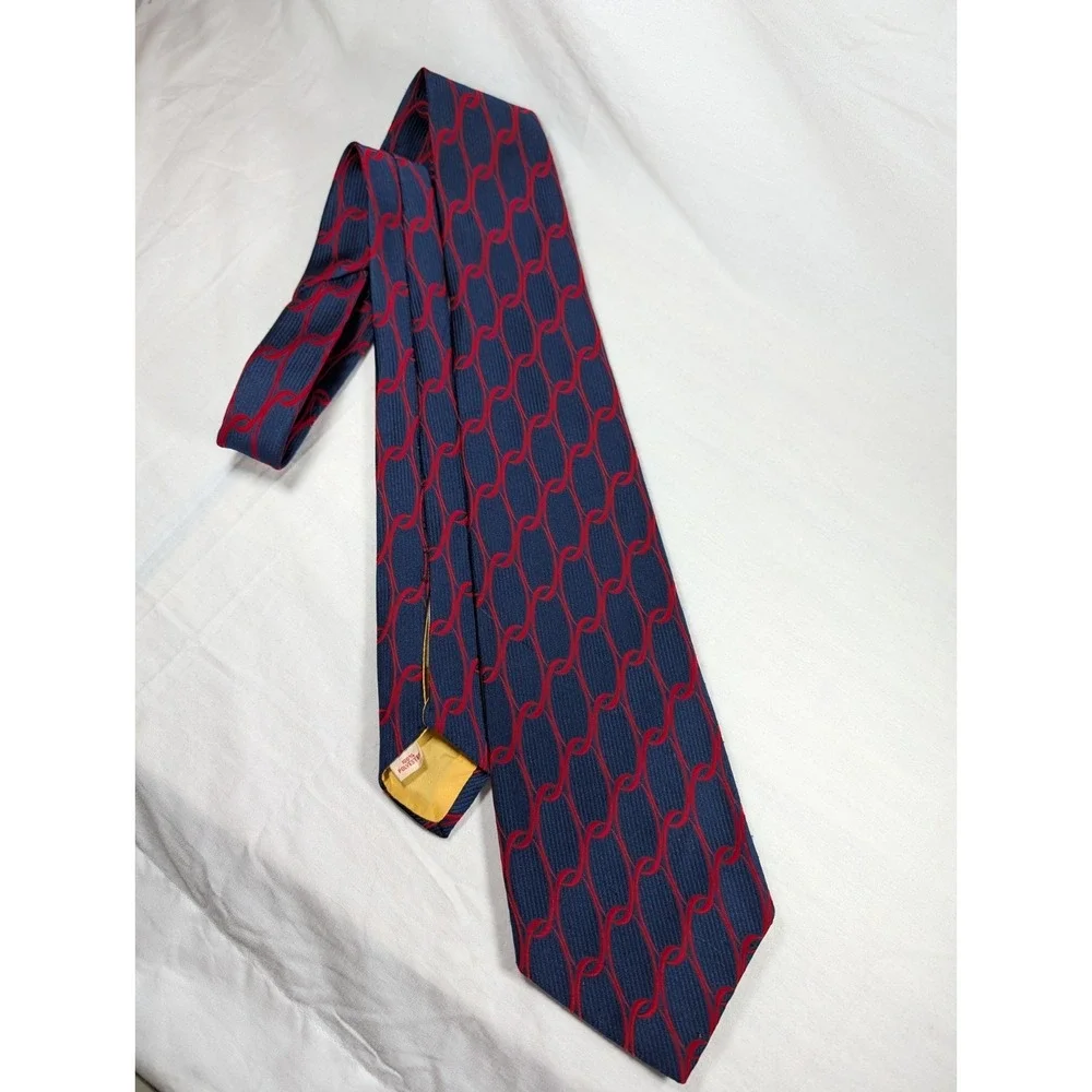Mito of Milan Men's Tie 100% Polyester Navy & Red Chainlink Pattern Vintage